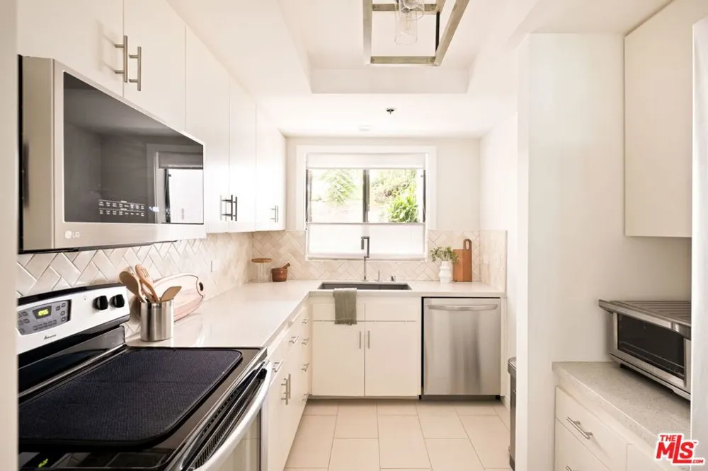 2940 Neilson Way #103 Santa Monica, CA 90405