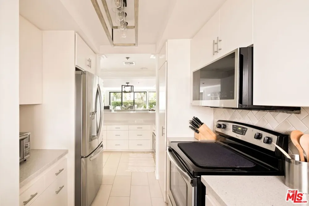 2940 Neilson Way #103 Santa Monica, CA 90405