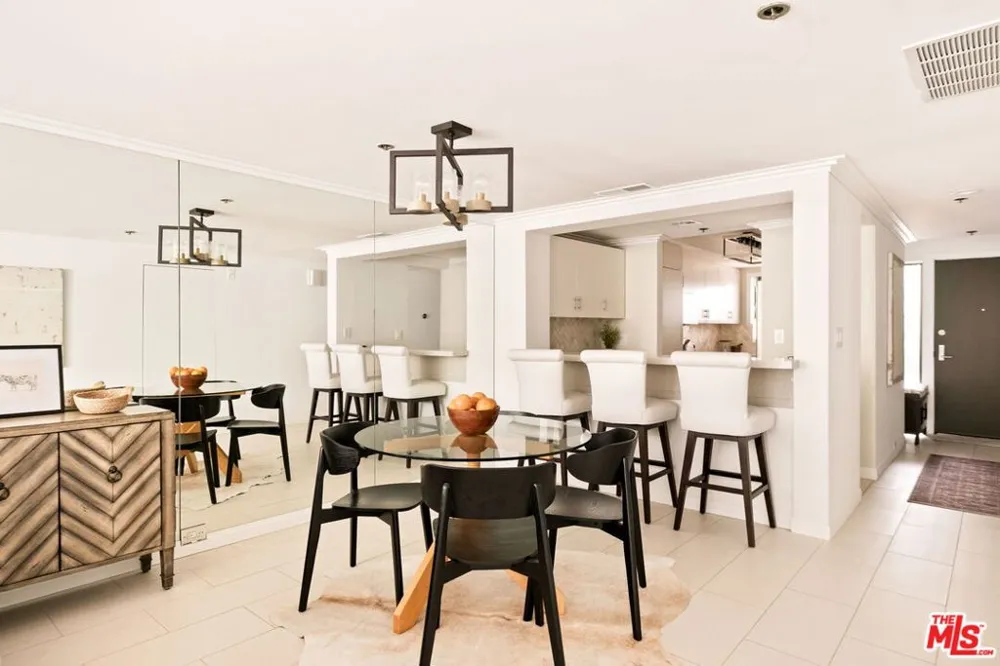 2940 Neilson Way #103 Santa Monica, CA 90405