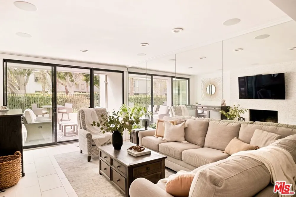 2940 Neilson Way #103 Santa Monica, CA 90405