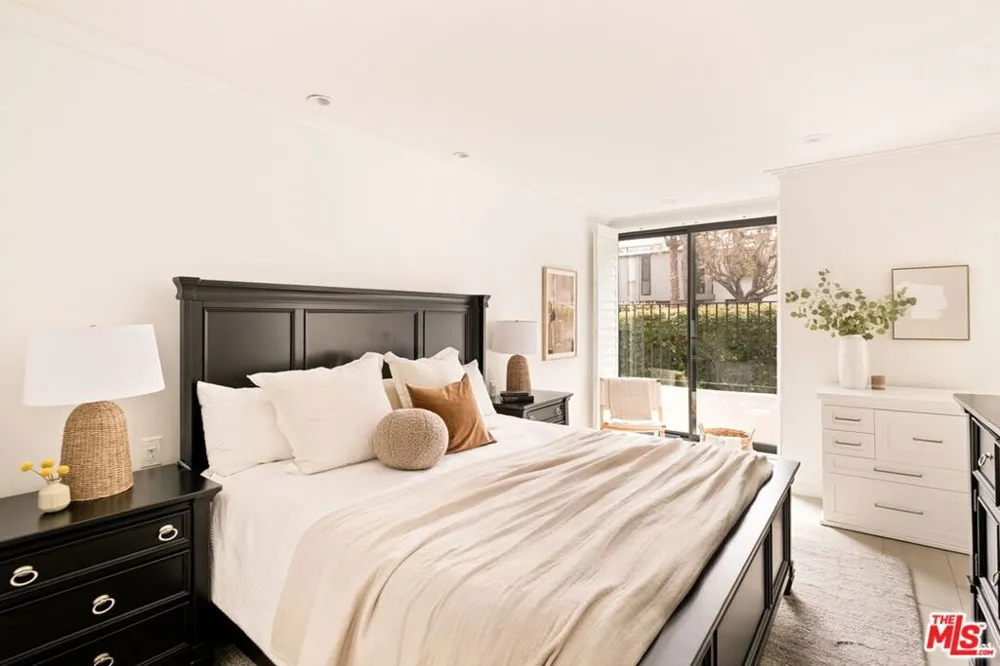 2940 Neilson Way #103 Santa Monica, CA 90405