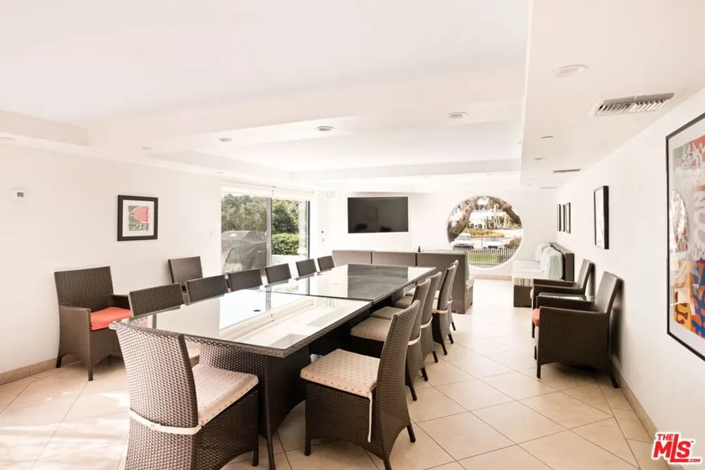 2940 Neilson Way #103 Santa Monica, CA 90405