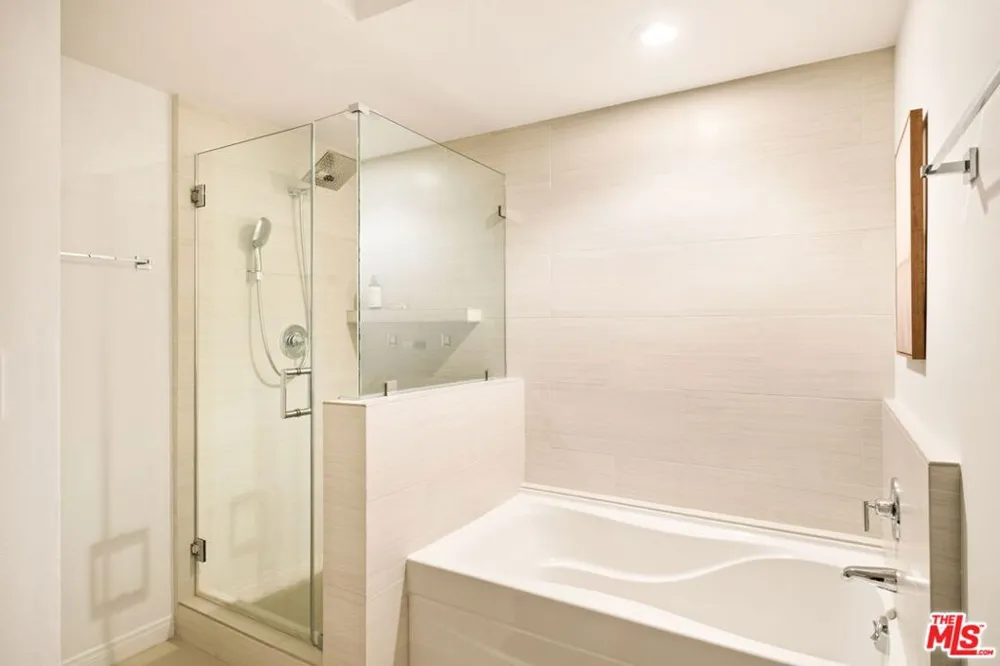 2940 Neilson Way #103 Santa Monica, CA 90405