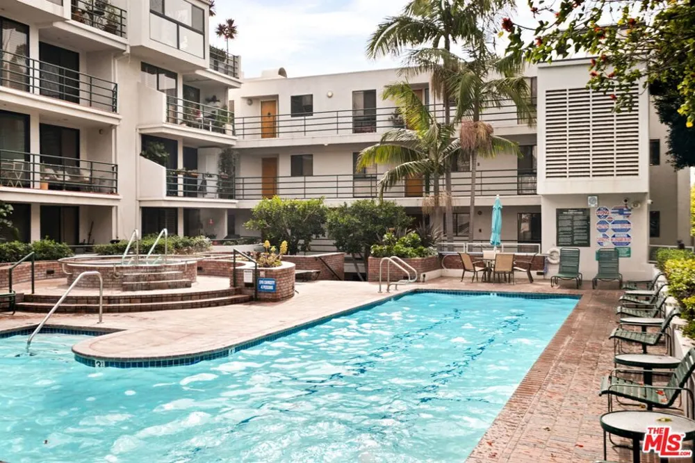 2940 Neilson Way #103 Santa Monica, CA 90405