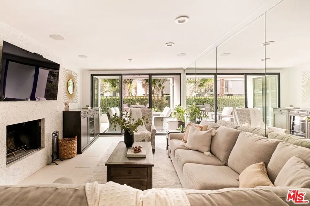 2940 Neilson Way #103 Santa Monica, CA 90405