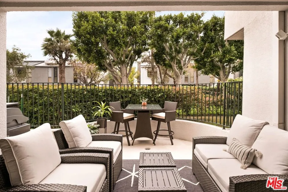 2940 Neilson Way #103 Santa Monica, CA 90405