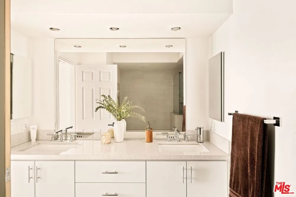 2940 Neilson Way #103 Santa Monica, CA 90405