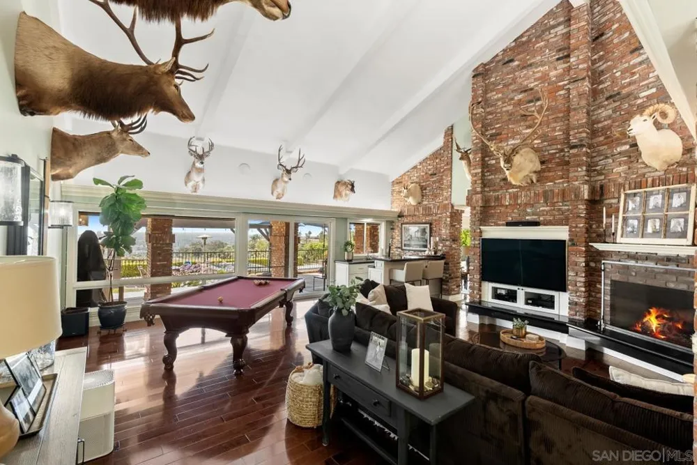 6525 Crystalaire San Diego, CA 92120