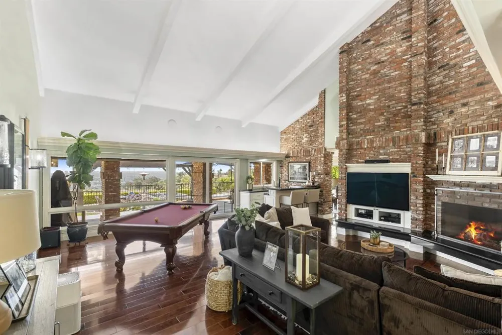 6525 Crystalaire San Diego, CA 92120