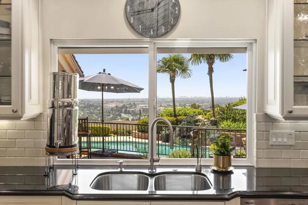 6525 Crystalaire San Diego, CA 92120