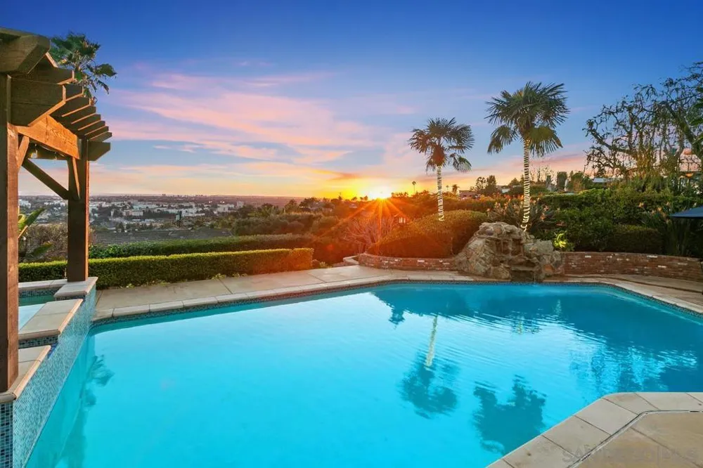6525 Crystalaire San Diego, CA 92120