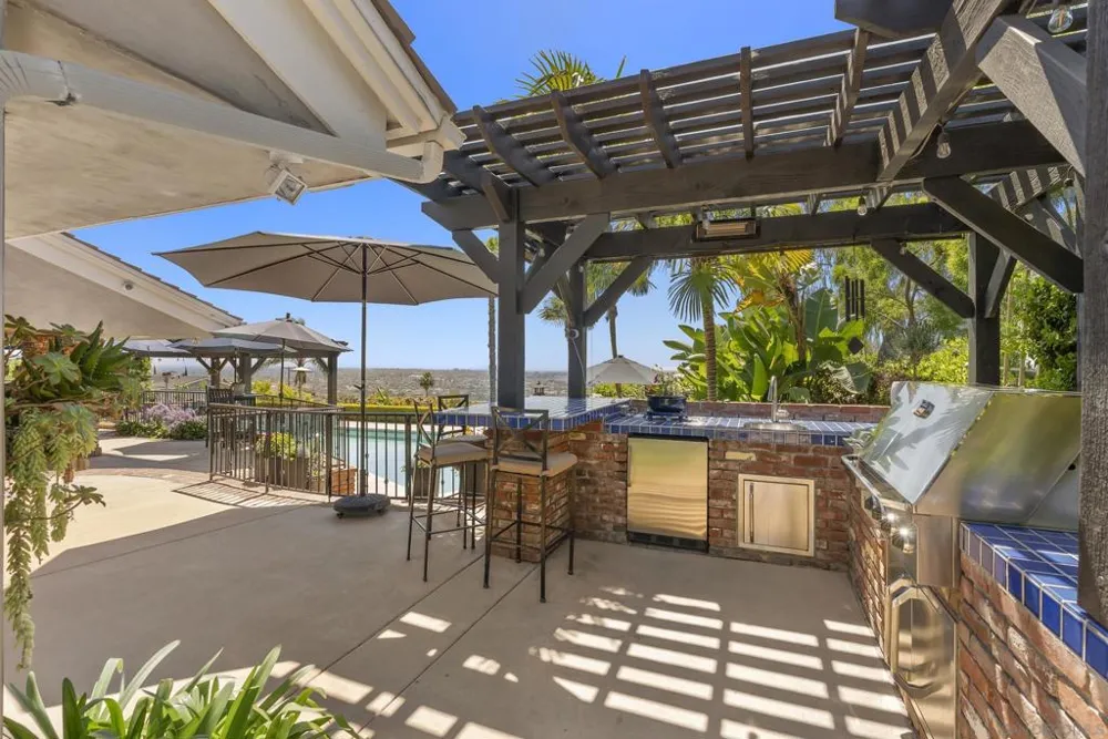 6525 Crystalaire San Diego, CA 92120