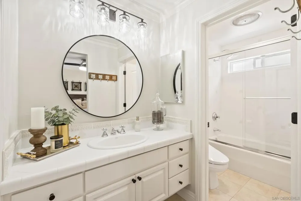 6525 Crystalaire San Diego, CA 92120