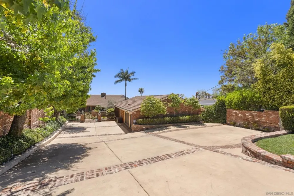 6525 Crystalaire San Diego, CA 92120