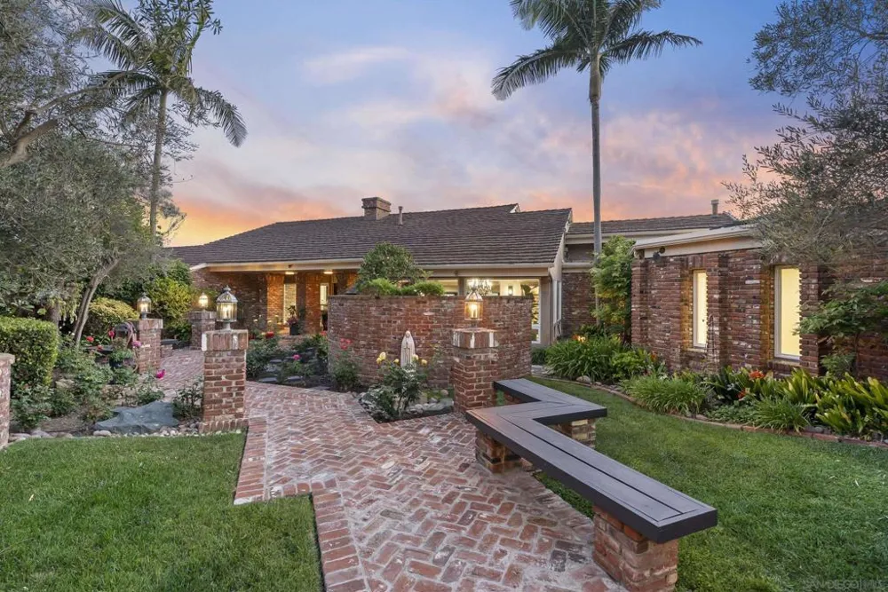 6525 Crystalaire San Diego, CA 92120