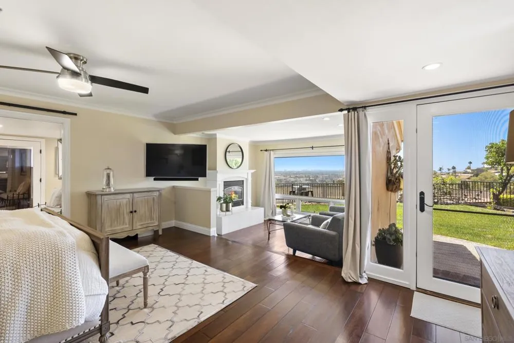 6525 Crystalaire San Diego, CA 92120