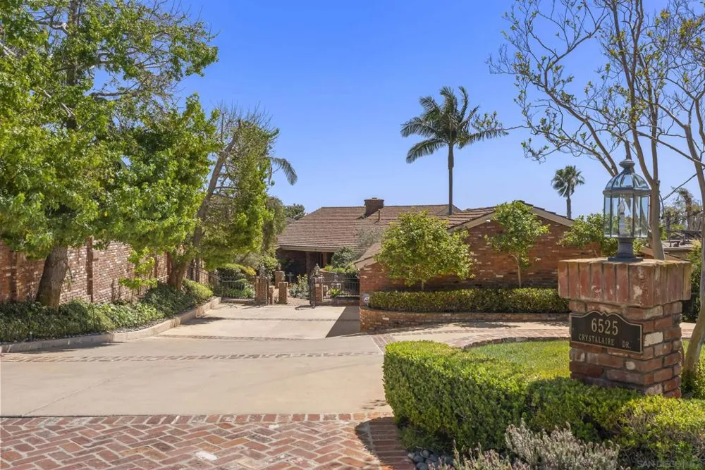 6525 Crystalaire San Diego, CA 92120