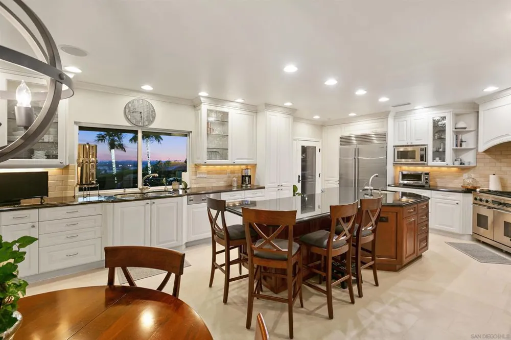 6525 Crystalaire San Diego, CA 92120