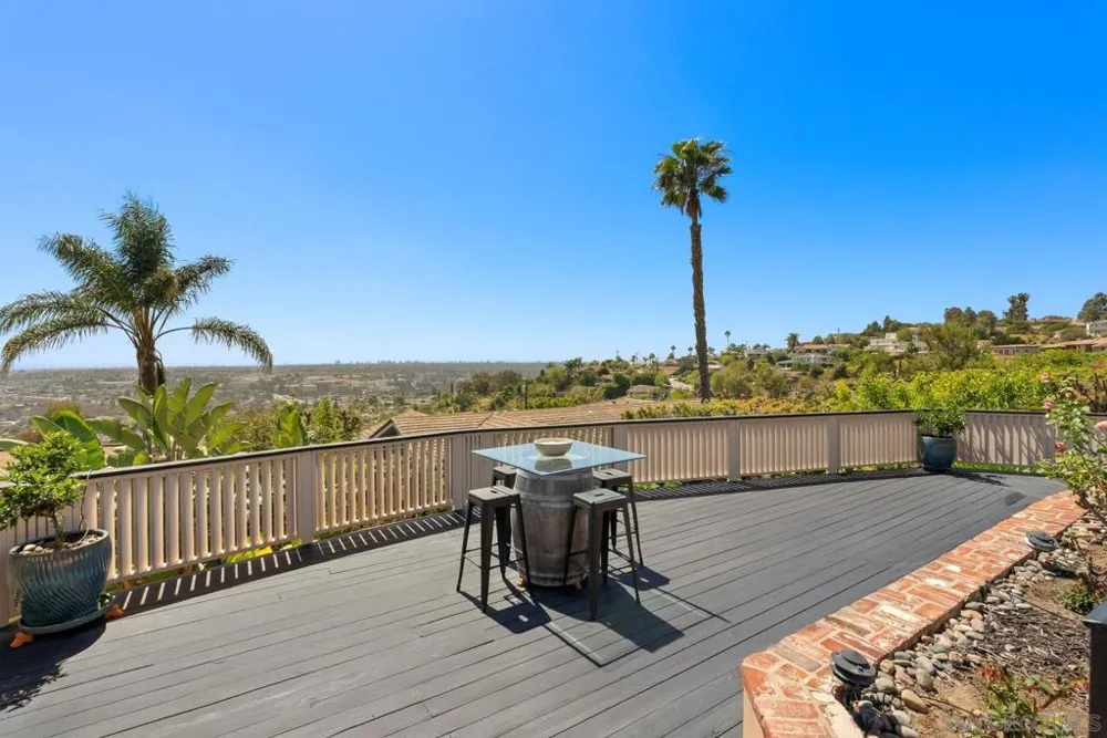 6525 Crystalaire San Diego, CA 92120
