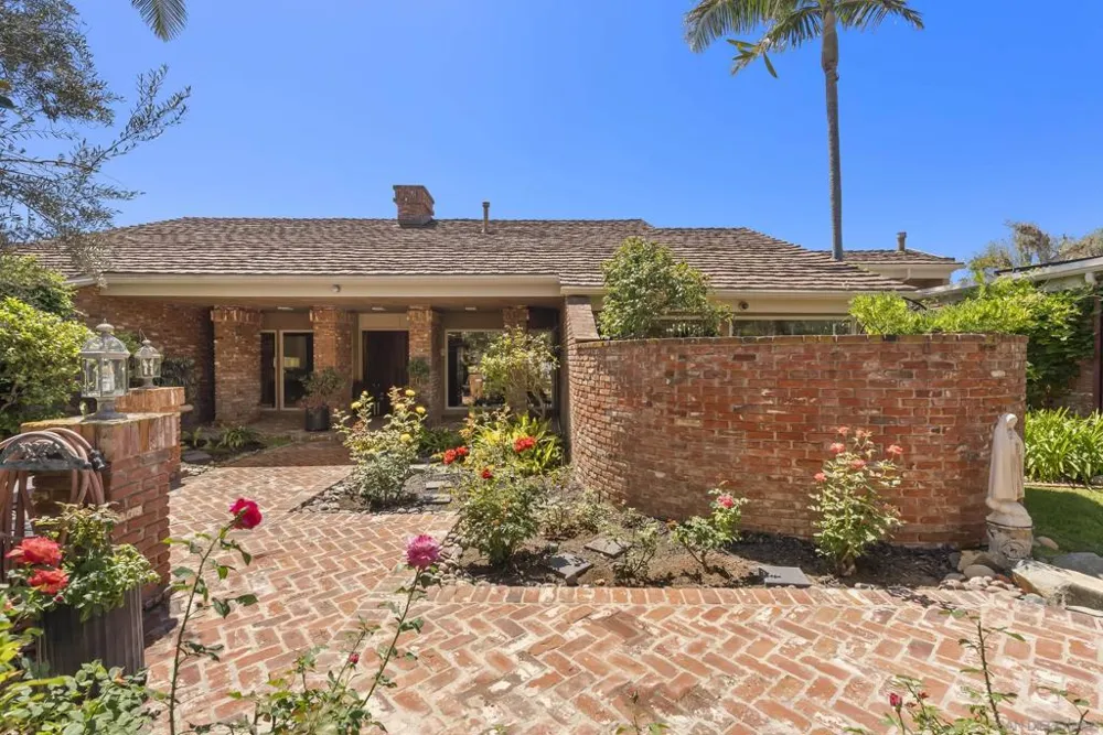 6525 Crystalaire San Diego, CA 92120