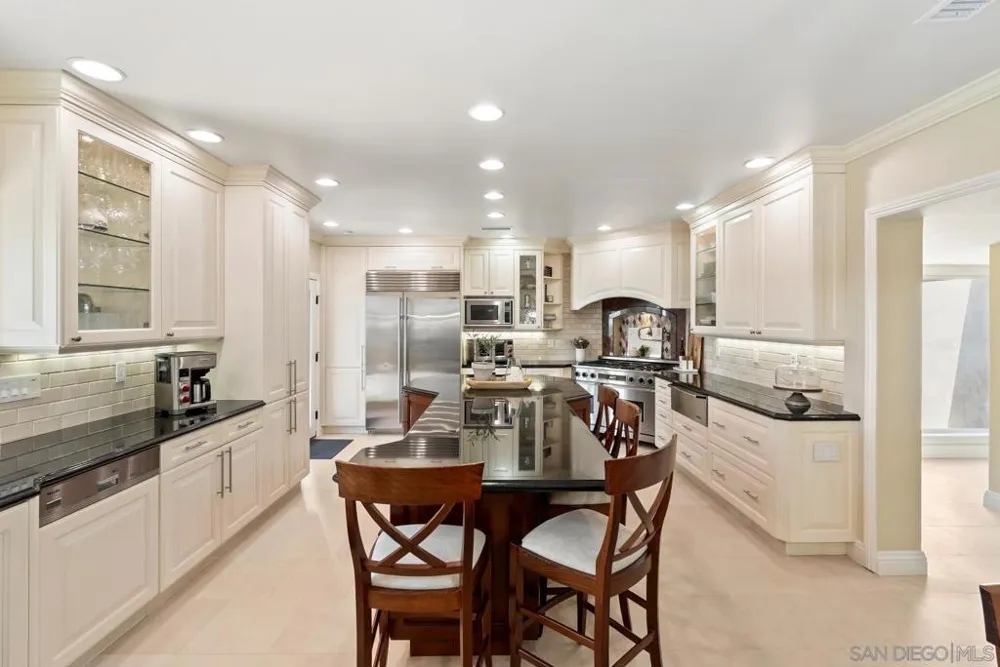 6525 Crystalaire San Diego, CA 92120