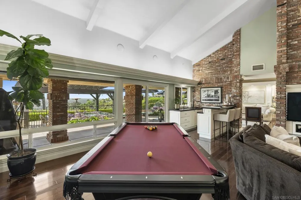 6525 Crystalaire San Diego, CA 92120