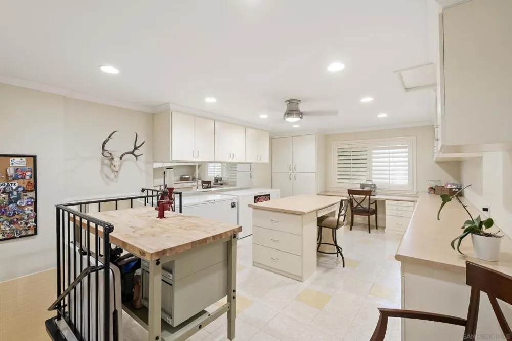 6525 Crystalaire San Diego, CA 92120