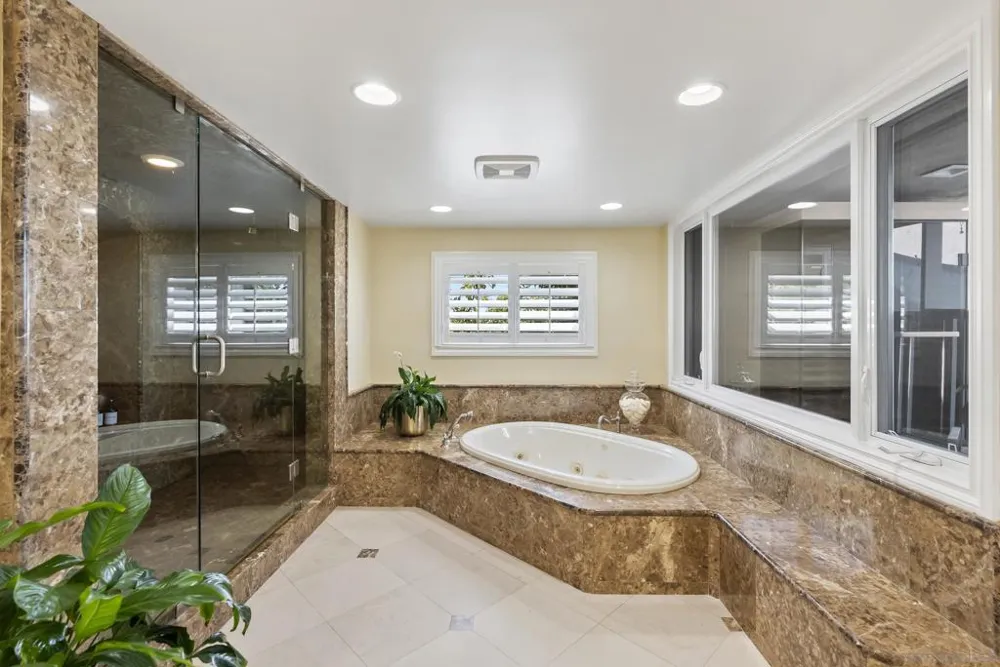 6525 Crystalaire San Diego, CA 92120