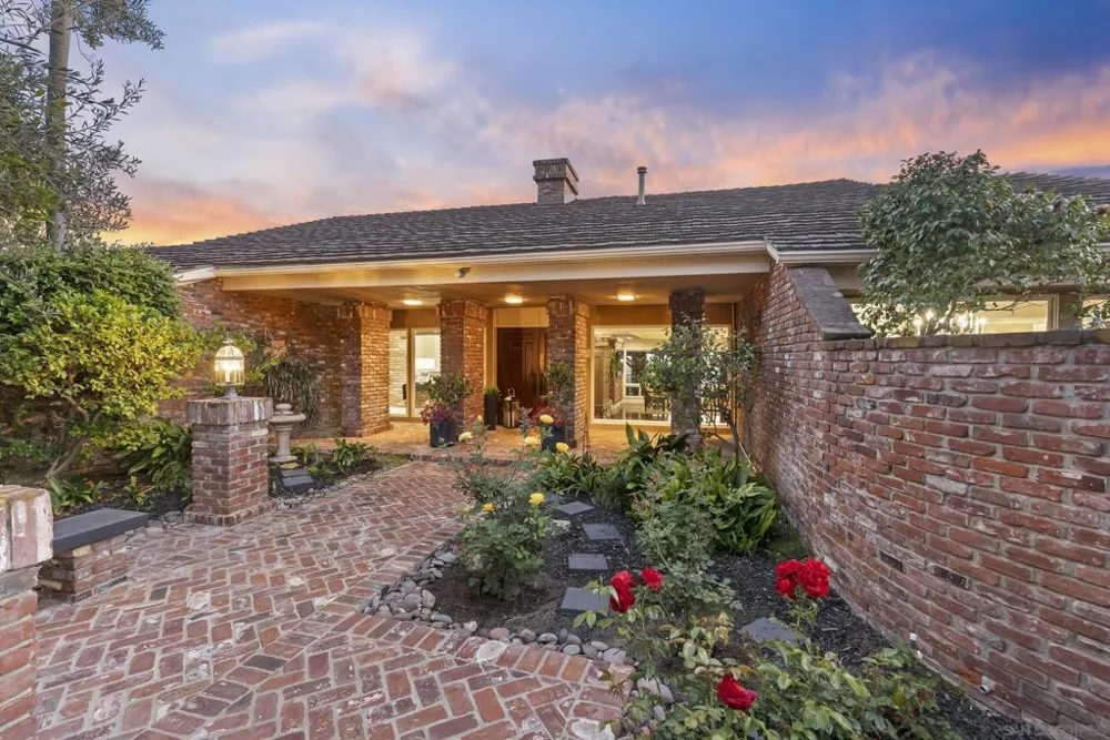6525 Crystalaire San Diego, CA 92120