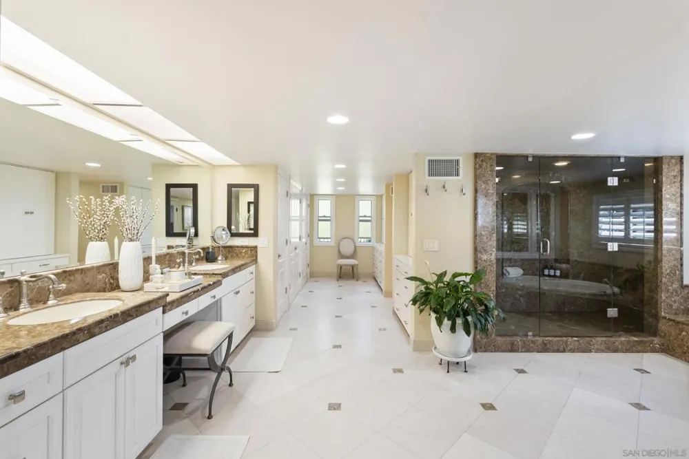 6525 Crystalaire San Diego, CA 92120