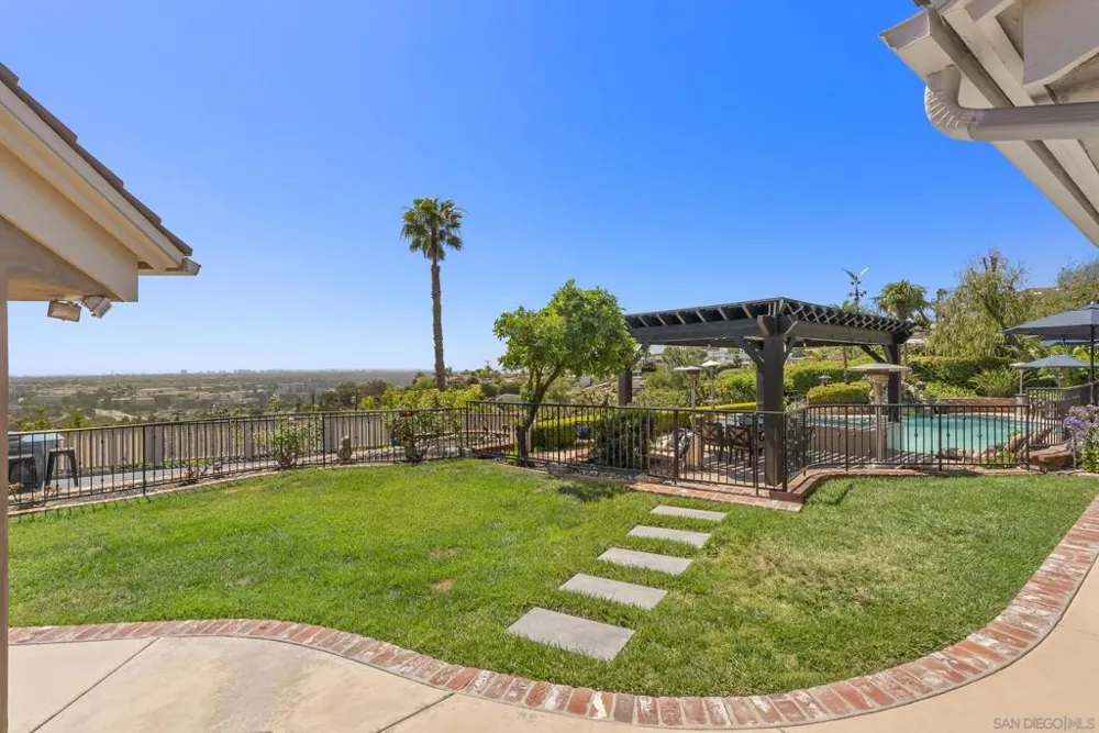 6525 Crystalaire San Diego, CA 92120