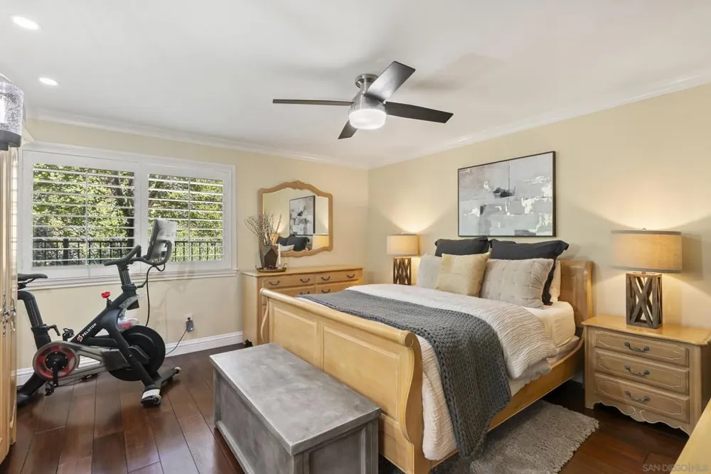 6525 Crystalaire San Diego, CA 92120