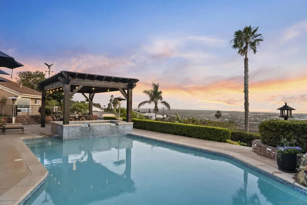 6525 Crystalaire San Diego, CA 92120