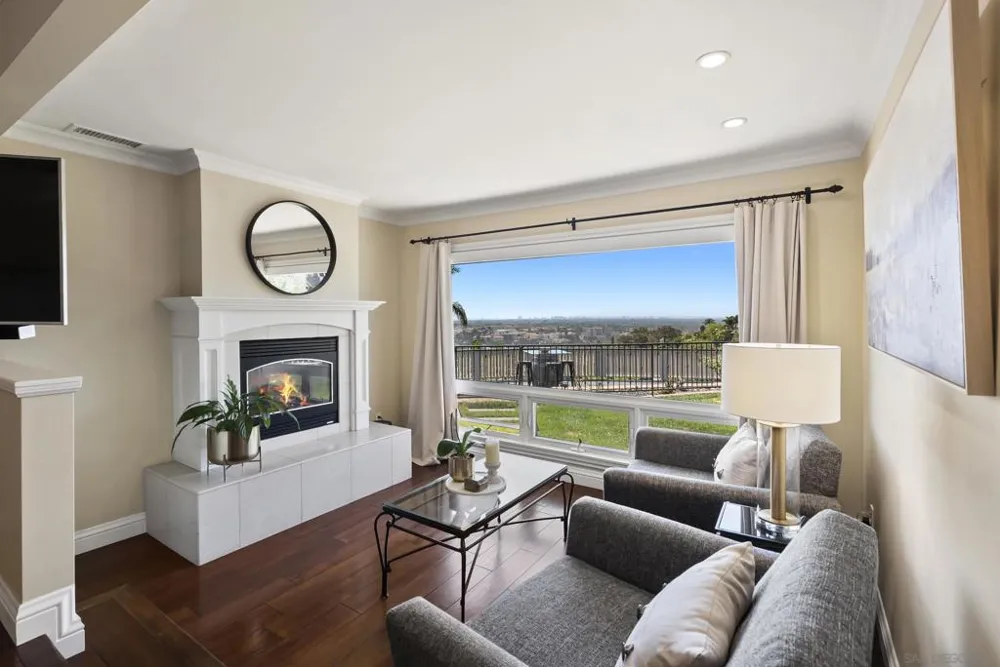 6525 Crystalaire San Diego, CA 92120