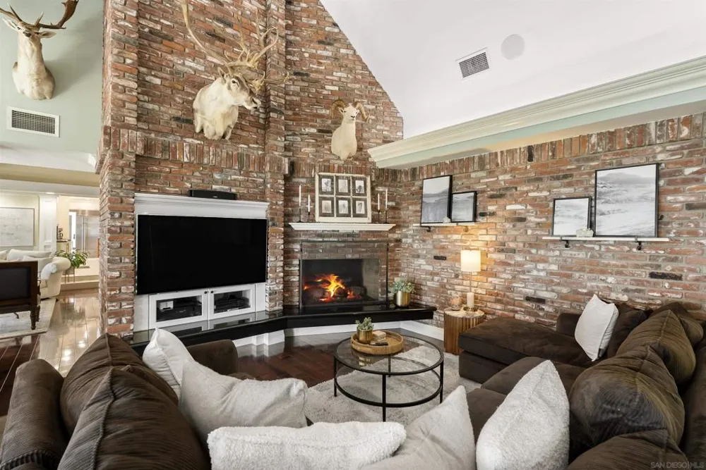6525 Crystalaire San Diego, CA 92120