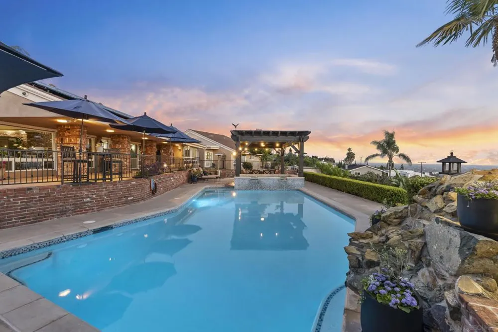 6525 Crystalaire San Diego, CA 92120