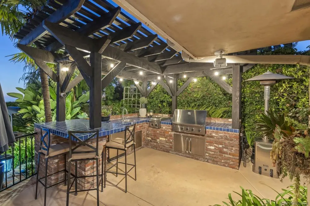6525 Crystalaire San Diego, CA 92120