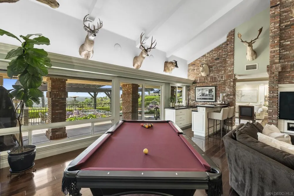 6525 Crystalaire San Diego, CA 92120