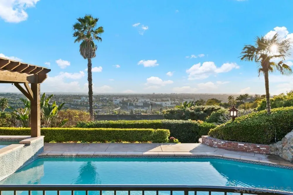 6525 Crystalaire San Diego, CA 92120