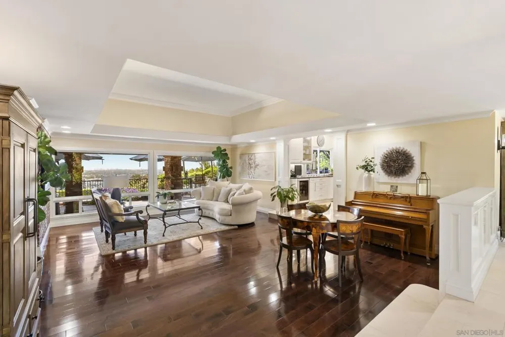 6525 Crystalaire San Diego, CA 92120
