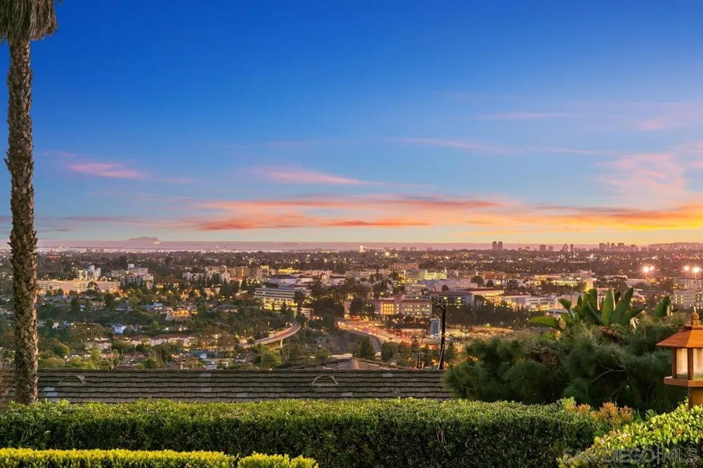 6525 Crystalaire San Diego, CA 92120