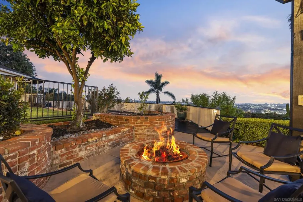 6525 Crystalaire San Diego, CA 92120
