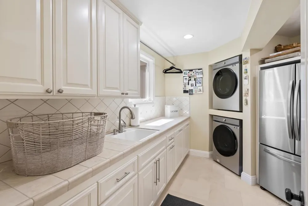 6525 Crystalaire San Diego, CA 92120