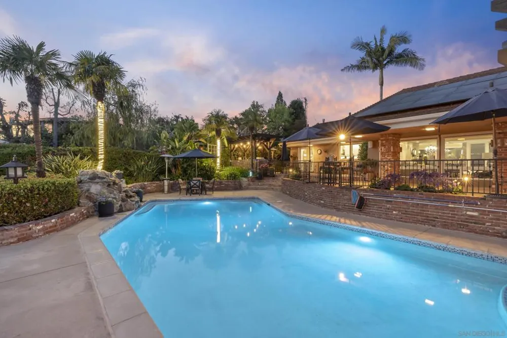 6525 Crystalaire San Diego, CA 92120
