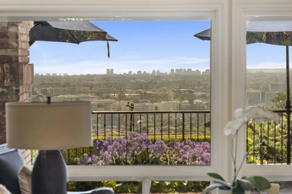 6525 Crystalaire San Diego, CA 92120