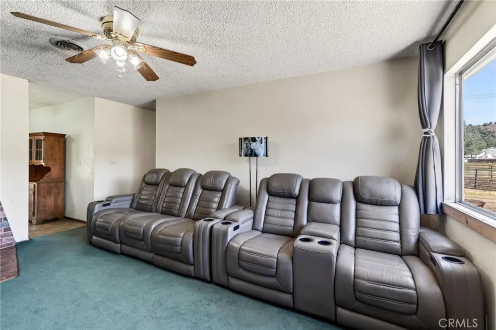 2888 Meadow Creek Clearlake Oaks, CA 95423