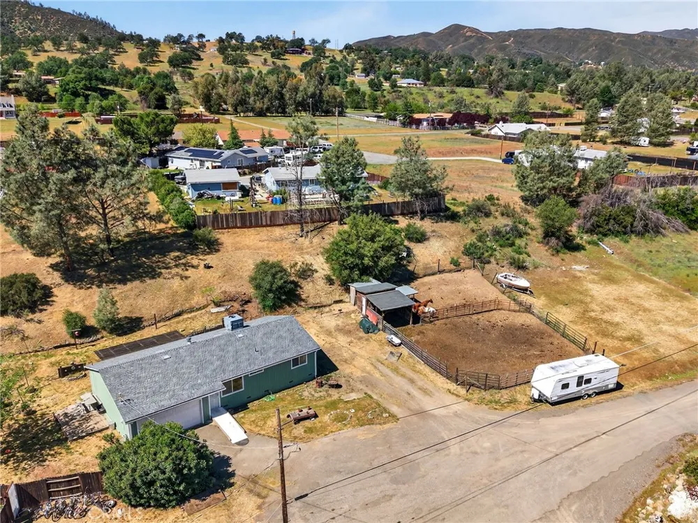 2888 Meadow Creek Clearlake Oaks, CA 95423