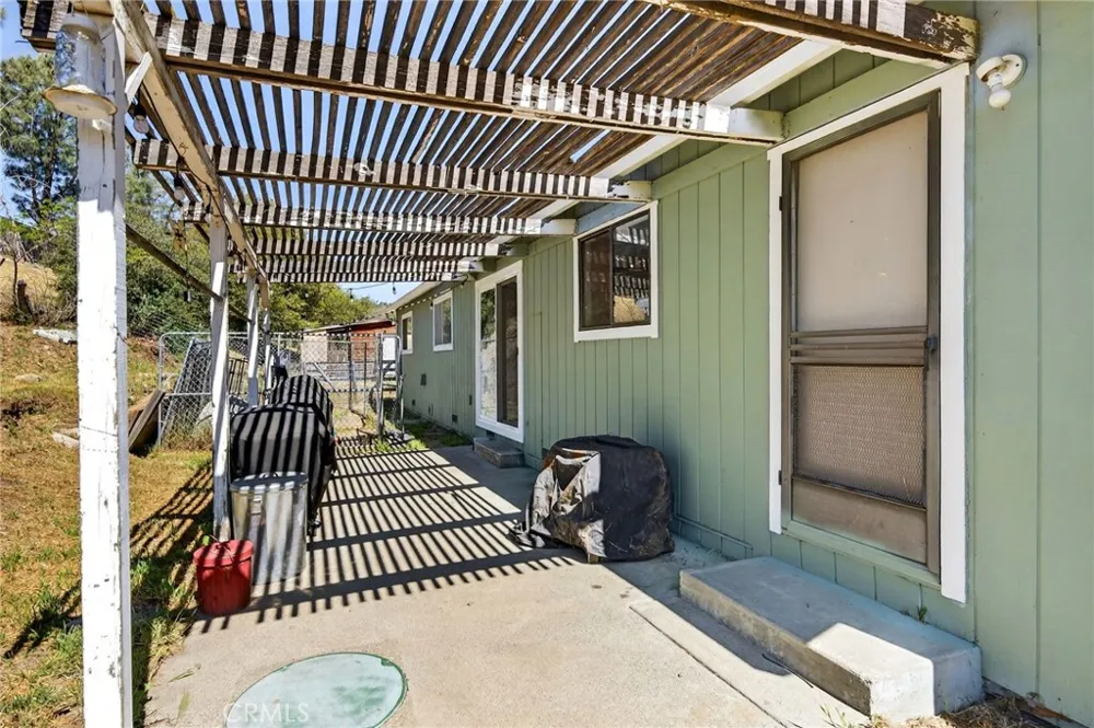 2888 Meadow Creek Clearlake Oaks, CA 95423