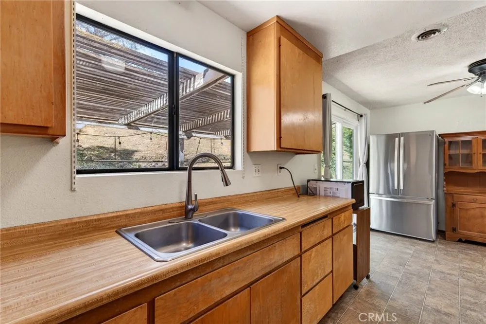 2888 Meadow Creek Clearlake Oaks, CA 95423