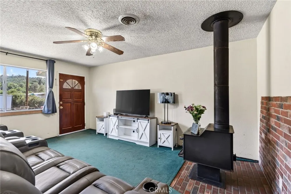 2888 Meadow Creek Clearlake Oaks, CA 95423
